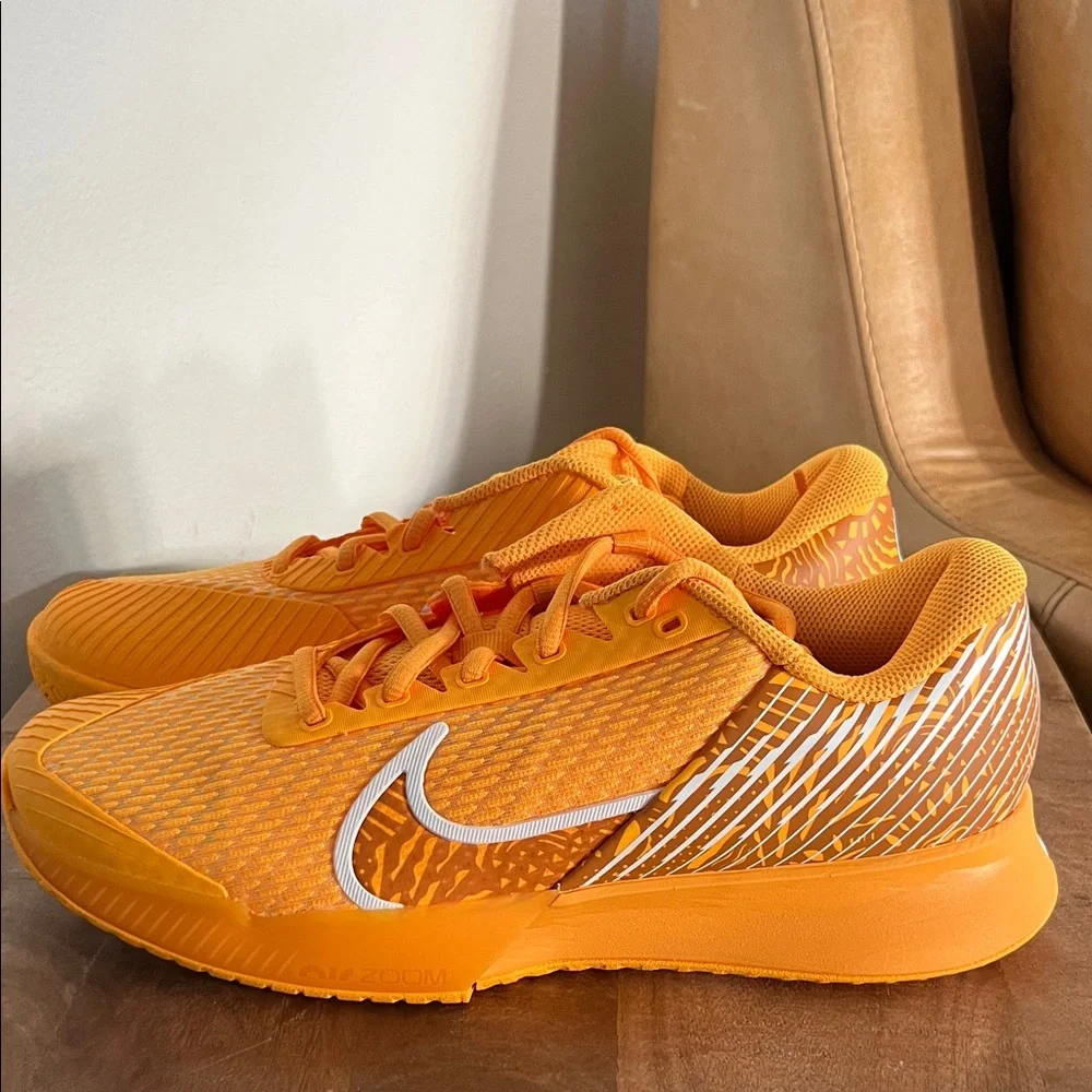 Nike Zoom Vapor Pro 2 HC Women's Tennis Sneakers - Picture 2 of 5